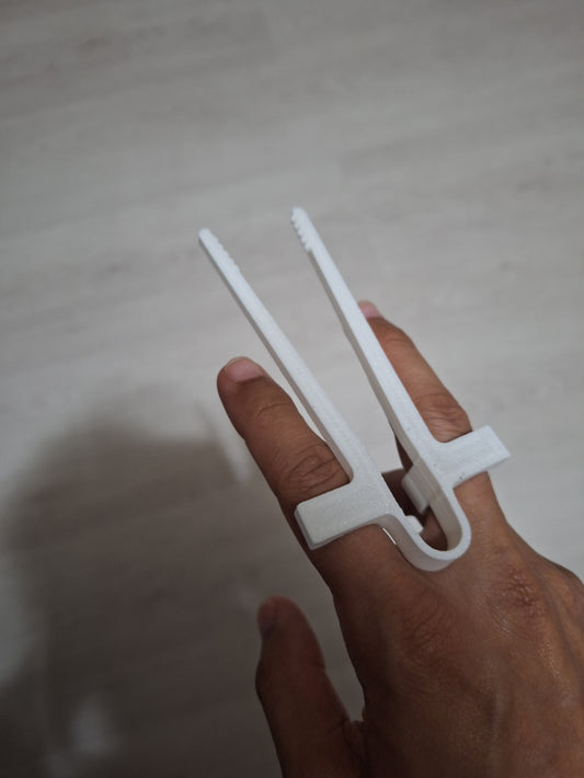 Finger Grip Snack Tongs 2pc